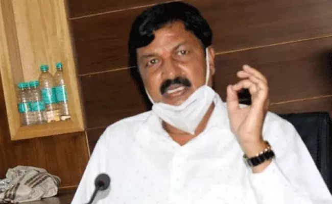 కర్ణాటక మాజీ మంత్రి రమేష్ జర్కిహోళి రాసలీలల కేసులో మరో ట్విస్ట్ కర్ణాటక మాజీ మంత్రి రమేష్ జర్కిహోళి రాసలీలల కేసులో మరో ట్విస్ట్