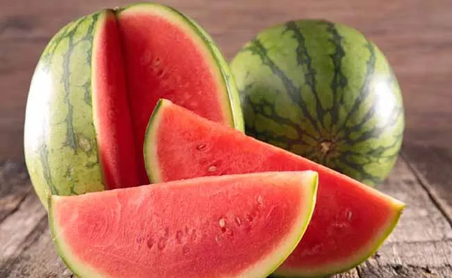 watermelon In summer : మండుతున్న ఎండలు.. పుచ్చకాయనే బెస్ట్..! watermelon In summer : మండుతున్న ఎండలు.. పుచ్చకాయనే బెస్ట్..!