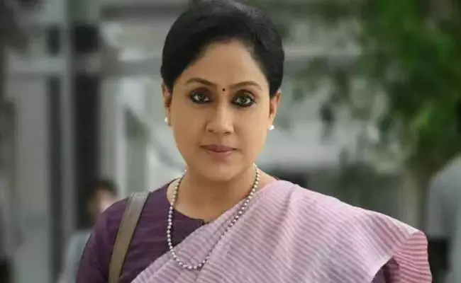 మహిళా దినోత్సవం సందర్భంగా GHMC కార్మికులకు విజయశాంతి సత్కారం..! మహిళా దినోత్సవం సందర్భంగా GHMC కార్మికులకు విజయశాంతి సత్కారం..!