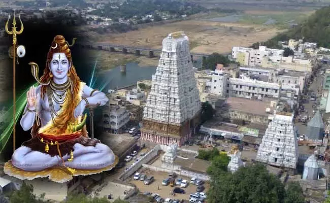 5వ శతాబ్ధంలో నిర్మించిన శ్రీకాళహస్తీశ్వరాలయం.. మూడు జీవులు శివైక్యం పొందిన పుణ్య క్షేత్రం 5వ శతాబ్ధంలో నిర్మించిన శ్రీకాళహస్తీశ్వరాలయం.. మూడు జీవులు శివైక్యం పొందిన పుణ్య క్షేత్రం