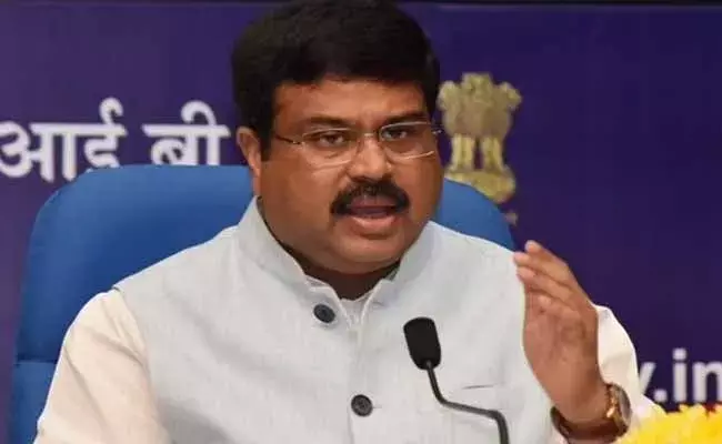 విశాఖ స్టీల్ ప్లాంట్పై కేంద్రమంత్రి ధర్మేంద్ర ప్రధాన్ కీలక వ్యాఖ్యలు..! విశాఖ స్టీల్ ప్లాంట్పై కేంద్రమంత్రి ధర్మేంద్ర ప్రధాన్ కీలక వ్యాఖ్యలు..!