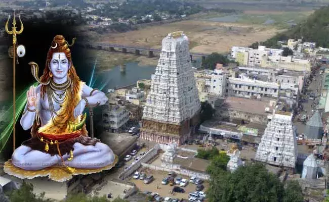 5వ శతాబ్ధంలో నిర్మించిన శ్రీకాళహస్తీశ్వరాలయం.. మూడు జీవులు శివైక్యం పొందిన పుణ్య క్షేత్రం 5వ శతాబ్ధంలో నిర్మించిన శ్రీకాళహస్తీశ్వరాలయం.. మూడు జీవులు శివైక్యం పొందిన పుణ్య క్షేత్రం