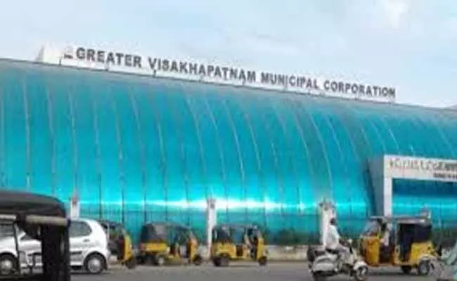 విశాఖ కార్పొరేషన్ పీఠంపై ఉత్కంఠ.. ! విశాఖ కార్పొరేషన్ పీఠంపై ఉత్కంఠ.. !