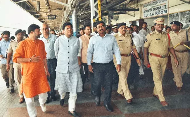 తిరుపతి రైల్వే స్టేషన్లో అభివృద్ధి పనులు వేగంగా జరుగుతున్నాయి: పీయూష్ గోయల్ తిరుపతి రైల్వే స్టేషన్లో అభివృద్ధి పనులు వేగంగా జరుగుతున్నాయి: పీయూష్ గోయల్