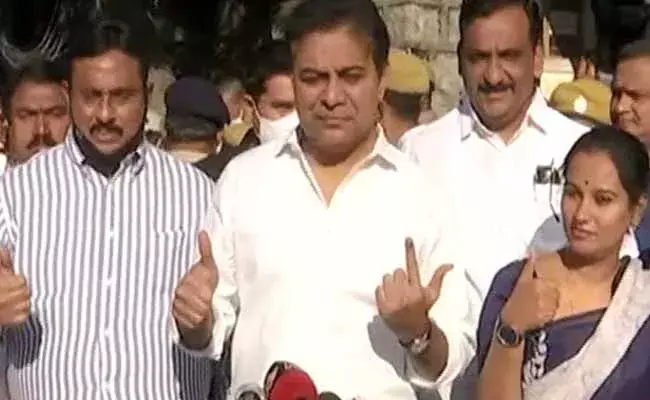 ఎమ్మెల్సీ ఎన్నికల్లో ఓటు వేసిన మంత్రి కేటీఆర్ ఎమ్మెల్సీ ఎన్నికల్లో ఓటు వేసిన మంత్రి కేటీఆర్