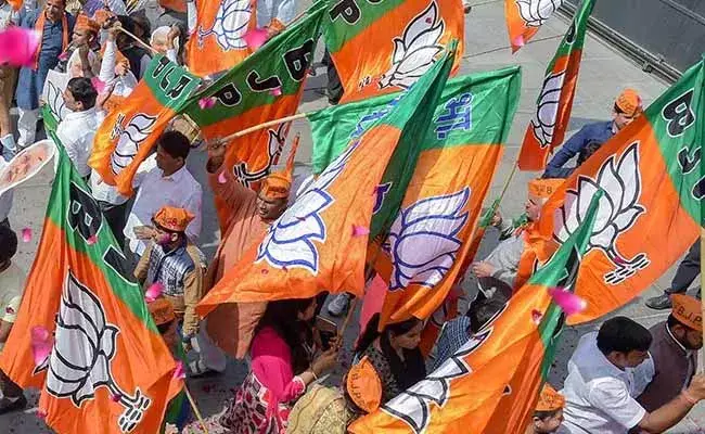 తెలంగాణ బీజేపీలో డైలీ సీరియల్ను తలపిస్తోన్న నాగార్జున సాగర్ అభ్యర్థి ఎంపిక! తెలంగాణ బీజేపీలో డైలీ సీరియల్ను తలపిస్తోన్న నాగార్జున సాగర్ అభ్యర్థి ఎంపిక!