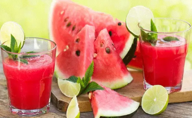 watermelon: వేసవిలో పుచ్చకాయ.. రోజూ తింటే.. watermelon: వేసవిలో పుచ్చకాయ.. రోజూ తింటే..