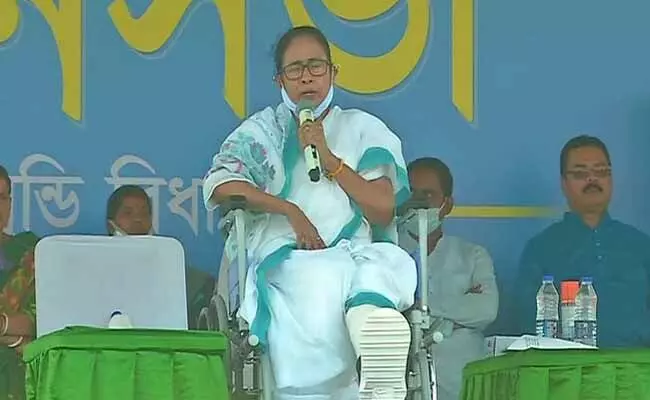 అసెంబ్లీ ఎన్నికల తరువాత కేంద్రంలో అధికారంపై దృష్టి సారిస్తా : మమతా బెనర్జీ అసెంబ్లీ ఎన్నికల తరువాత కేంద్రంలో అధికారంపై దృష్టి సారిస్తా : మమతా బెనర్జీ