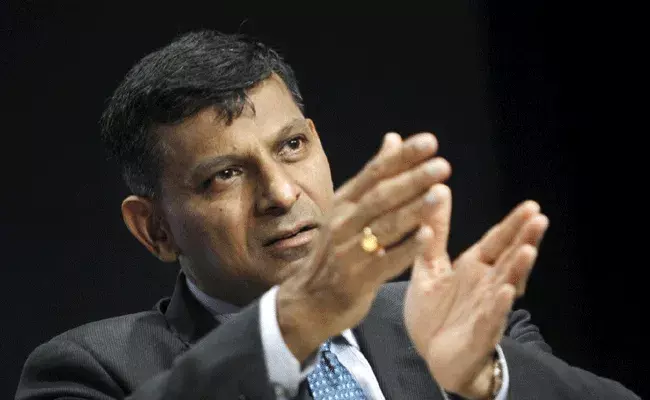 బ్యాంకులు అమ్మేయడం బ్లండర్ అంటోన్న రాజన్