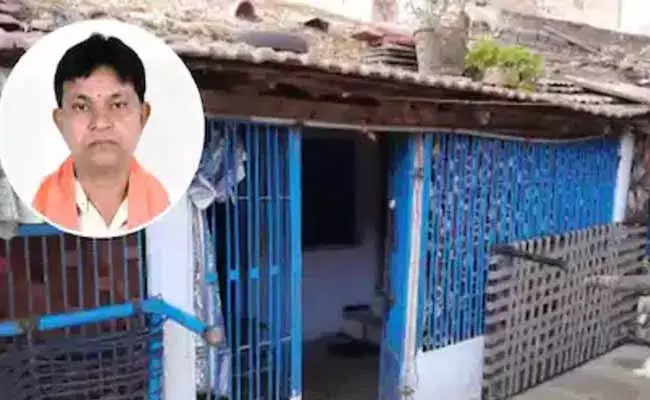 మెట్రో నగరానికి మేయర్.. కానీ ఉండేది రేకుల ఇంట్లో.. ! మెట్రో నగరానికి మేయర్.. కానీ ఉండేది రేకుల ఇంట్లో.. !