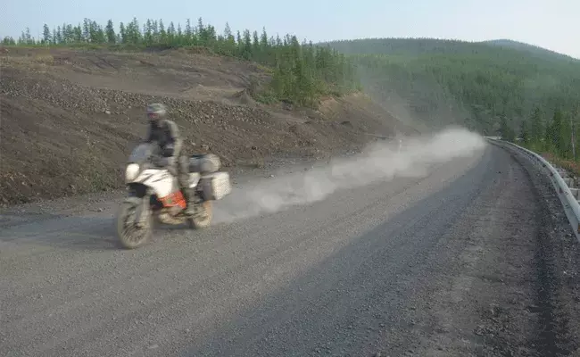 ఎముకల రహదారి.. ఆ రోడ్డు కింద 2.5 లక్షల మృత దేహాలు..