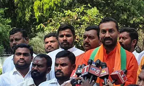 స్పీకర్, టీఆర్ఎస్ ప్రభుత్వం తీరుపై రఘునందన్రావు ఫైర్ స్పీకర్, టీఆర్ఎస్ ప్రభుత్వం తీరుపై రఘునందన్రావు ఫైర్
