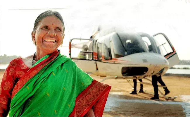 బాగుందయ్యో.. ఎలికాప్టర్లో ఎగరడం..: గంగవ్వ