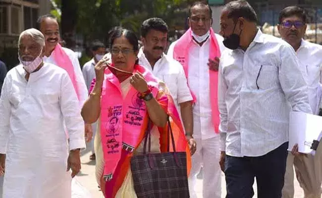 ఎమ్మెల్సీ రెండో రౌండ్ కౌంటింగ్ ఫలితాలు.. టీఆర్ఎస్ అభ్యర్థికే ఆధిక్యం ఎమ్మెల్సీ రెండో రౌండ్ కౌంటింగ్ ఫలితాలు.. టీఆర్ఎస్ అభ్యర్థికే ఆధిక్యం