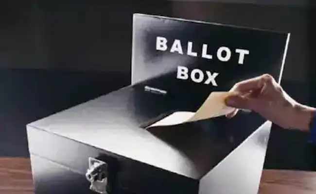 ఖమ్మం, వరంగల్, నల్గొండ ఎమ్మెల్సీ ఫలితంపై ఉత్కంఠ ఖమ్మం, వరంగల్, నల్గొండ ఎమ్మెల్సీ ఫలితంపై ఉత్కంఠ