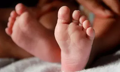 కరోనా యాంటిబాడిస్తో పుట్టిన చిన్నారి కరోనా యాంటిబాడిస్తో పుట్టిన చిన్నారి