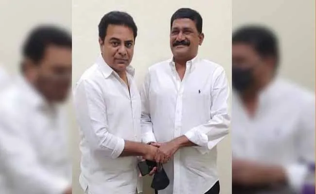 మంత్రి కేటీఆర్ ను కలిసిన టీడీపీ ఎమ్మెల్యే గంటా శ్రీనివాసరావు.. ! మంత్రి కేటీఆర్ ను కలిసిన టీడీపీ ఎమ్మెల్యే గంటా శ్రీనివాసరావు.. !