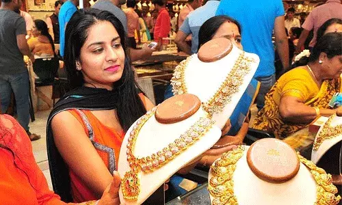 బంగారం కొనాలనుకుంటున్నారా.. మరి కొత్త నిబంధనల గురించి తెలుసా! బంగారం కొనాలనుకుంటున్నారా.. మరి కొత్త నిబంధనల గురించి తెలుసా!