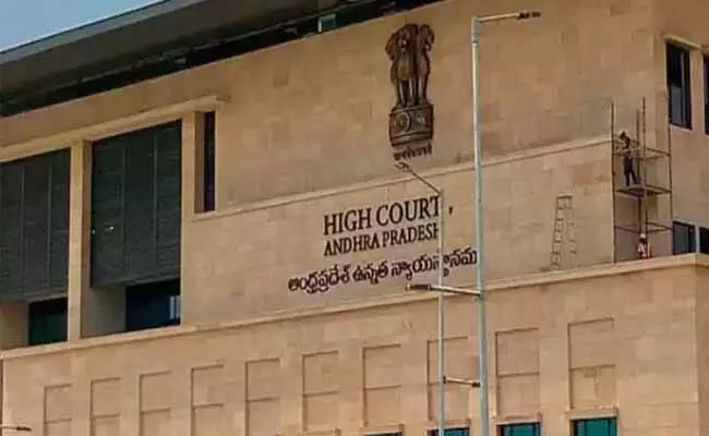మంత్రులు బొత్స సత్యనారాయణ, పెద్దిరెడ్డి రామచంద్రారెడ్డికి హైకోర్టు నోటీసులు మంత్రులు బొత్స సత్యనారాయణ, పెద్దిరెడ్డి రామచంద్రారెడ్డికి హైకోర్టు నోటీసులు