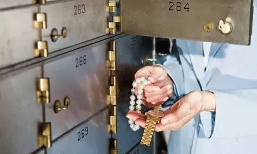 బ్యాంకు లాకర్‌లో నగదు భద్రమేనా.. అసలు లాకర్ ఎలా తీసుకోవాలి..