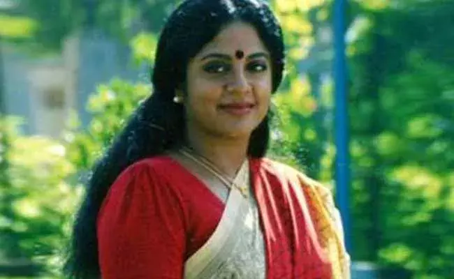 హీరోయిన్ స్నానానికి ఏకంగా బిస్లరీ వాటర్..! హీరోయిన్ స్నానానికి ఏకంగా బిస్లరీ వాటర్..!