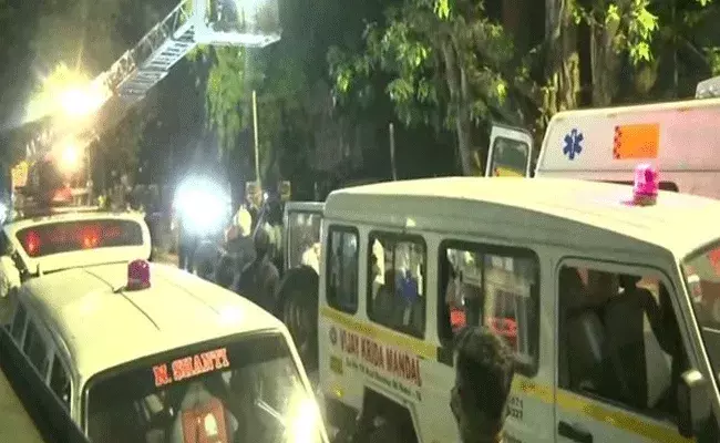 కరోనా ఆస్పత్రిలో భారీ అగ్ని ప్రమాదం.. ఇద్దరు సజీవ దహనం కరోనా ఆస్పత్రిలో భారీ అగ్ని ప్రమాదం.. ఇద్దరు సజీవ దహనం