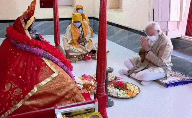 కాళీ మాతను వేడుకున్నా.. కరోనా పోవాలని: ప్రధాని మోదీ కాళీ మాతను వేడుకున్నా.. కరోనా పోవాలని: ప్రధాని మోదీ