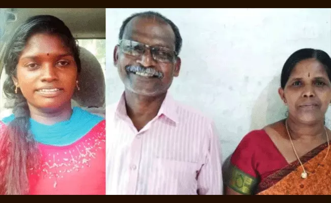 లాటరీ విక్రేత నిజాయితీ.. డబ్బులు చెల్లించకపోయినా గెలిచిన రూ.6 కోట్ల టికెట్ను విజేతకు అందించి.. లాటరీ విక్రేత నిజాయితీ.. డబ్బులు చెల్లించకపోయినా గెలిచిన రూ.6 కోట్ల టికెట్ను విజేతకు అందించి..
