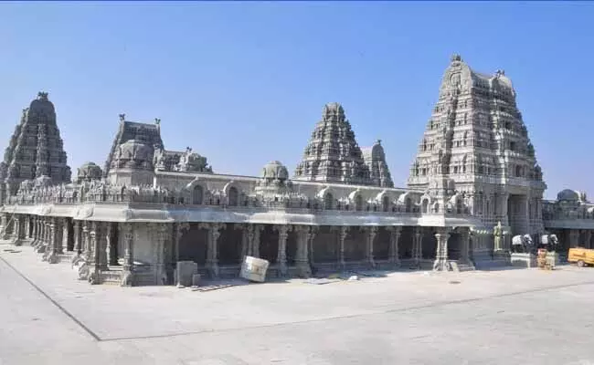 యాదాద్రి లక్ష్మీ నరసింహ స్వామి ఆలయంలో 74 మందికి కరోనా పాజిటివ్..! యాదాద్రి లక్ష్మీ నరసింహ స్వామి ఆలయంలో 74 మందికి కరోనా పాజిటివ్..! 