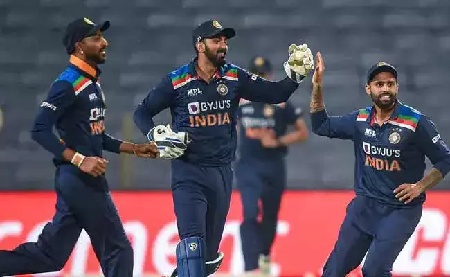 సండే ధమాకాకు ఇండియా, ఇంగ్లండ్ జట్లు రెడీ..! సండే ధమాకాకు ఇండియా, ఇంగ్లండ్ జట్లు రెడీ..!