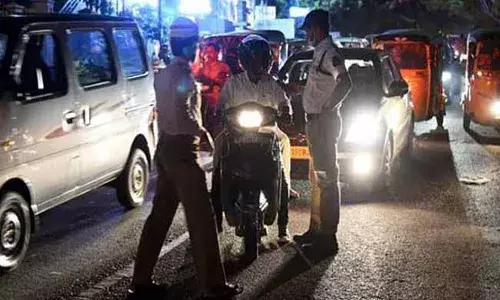 హైదరాబాద్ లో రెచ్చిపోయిన మందుబాబులు..! హైదరాబాద్ లో రెచ్చిపోయిన మందుబాబులు..!