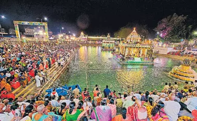 తిరుమలలో ఘనంగా శ్రీవారి సాలకట్ల తెప్పోత్సవాలు.. ! తిరుమలలో ఘనంగా శ్రీవారి సాలకట్ల తెప్పోత్సవాలు.. !