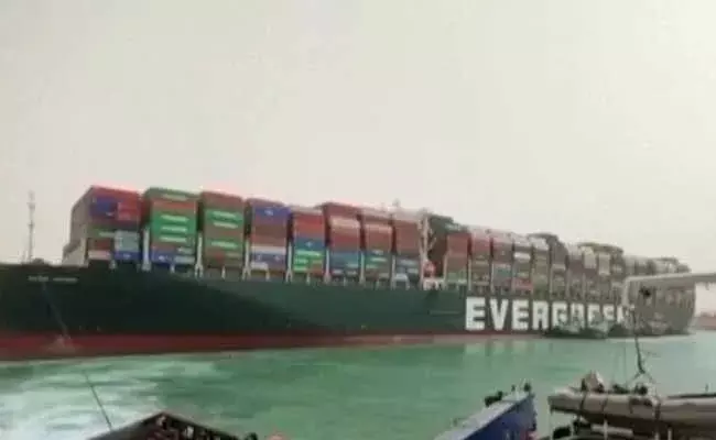 సూయజ్‌ కెనాల్‌ ఆపరేషన్‌లో పురోగతి.. !