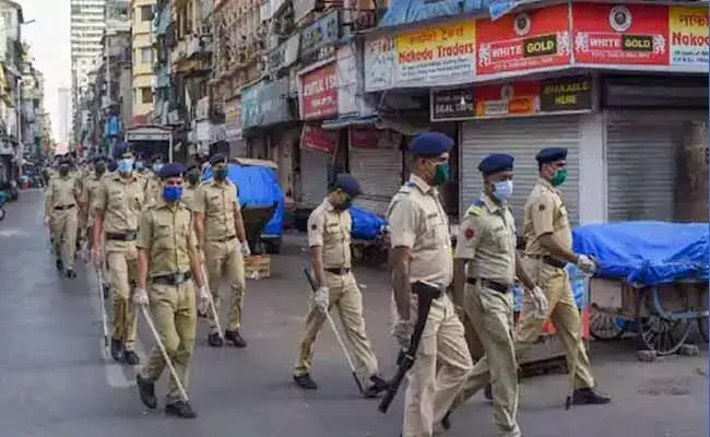 మరోసారి లాక్డౌన్ దిశగా మహారాష్ట్ర..! మరోసారి లాక్డౌన్ దిశగా మహారాష్ట్ర..!