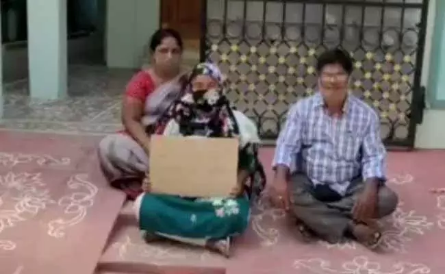 న్యాయం చేయాలంటూ భర్త ఇంటి ఎదుట ఆందోళనకు దిగిన భార్య..! న్యాయం చేయాలంటూ భర్త ఇంటి ఎదుట ఆందోళనకు దిగిన భార్య..!