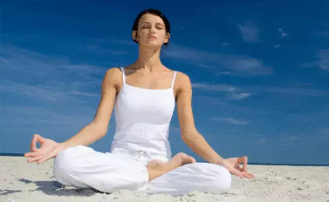 వేసవిలో వేడిని తగ్గించే ప్రాణాయామాలు.. రోజులో ఎప్పుడైనా చేయొచ్చు