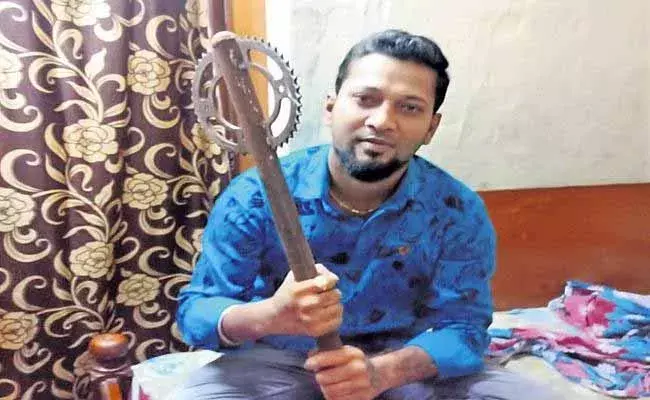 విశాఖలో నిత్య పెళ్లికొడుకు: ఆలస్యంగా బయటపడుతున్న అరుణ్కుమార్ అరాచకాలు..! విశాఖలో నిత్య పెళ్లికొడుకు: ఆలస్యంగా బయటపడుతున్న అరుణ్కుమార్ అరాచకాలు..!