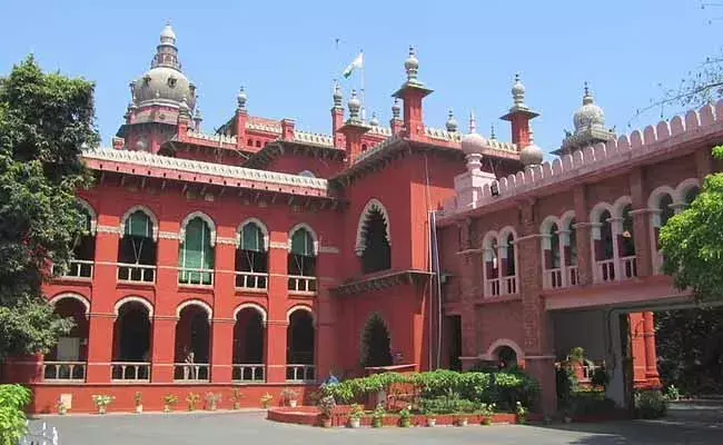 ఉచిత పధకాలతో ప్రజలను సోమరిపోతులను చేస్తున్నారు : మద్రాస్ హైకోర్టు ఉచిత పధకాలతో ప్రజలను సోమరిపోతులను చేస్తున్నారు : మద్రాస్ హైకోర్టు