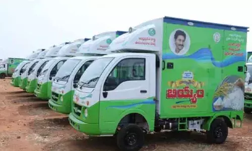 ఏపీలో దుర్వినియోగం అవుతున్న రేషన్ పంపిణీ వాహనాలు..! ఏపీలో దుర్వినియోగం అవుతున్న రేషన్ పంపిణీ వాహనాలు..!