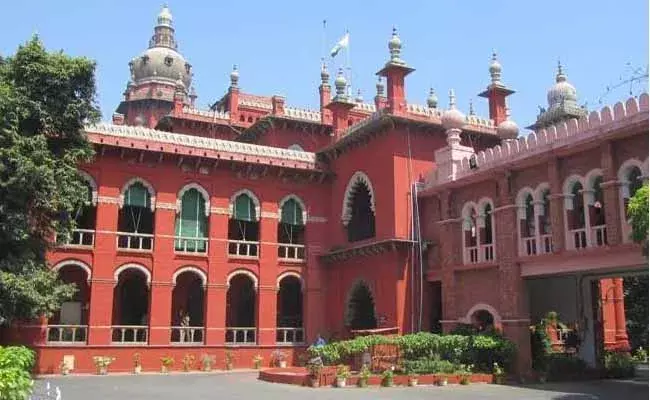 రాజకీయ పార్టీల వల్లే ప్రజల్లో బద్దకం ఏర్పడుతోంది: మద్రాస్ హైకోర్టు రాజకీయ పార్టీల వల్లే ప్రజల్లో బద్దకం ఏర్పడుతోంది: మద్రాస్ హైకోర్టు