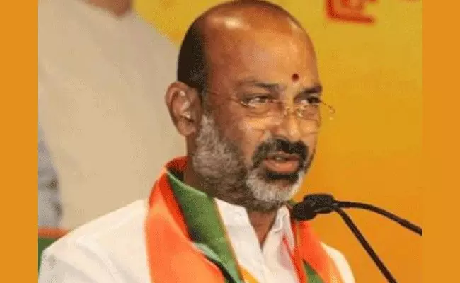 ఛత్తీస్గఢ్లో బీజేపీ ప్రభుత్వం ఉండి ఉంటే ఇంత అరాచకం జరిగేది కాదు: బండి సంజయ్ ఛత్తీస్గఢ్లో బీజేపీ ప్రభుత్వం ఉండి ఉంటే ఇంత అరాచకం జరిగేది కాదు: బండి సంజయ్