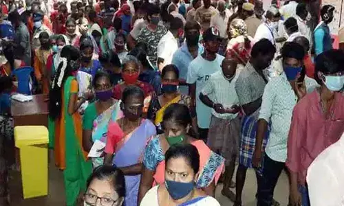 తమిళనాడులో ప్రశాంతంగా కొనసాగుతున్న పోలింగ్ తమిళనాడులో ప్రశాంతంగా కొనసాగుతున్న పోలింగ్