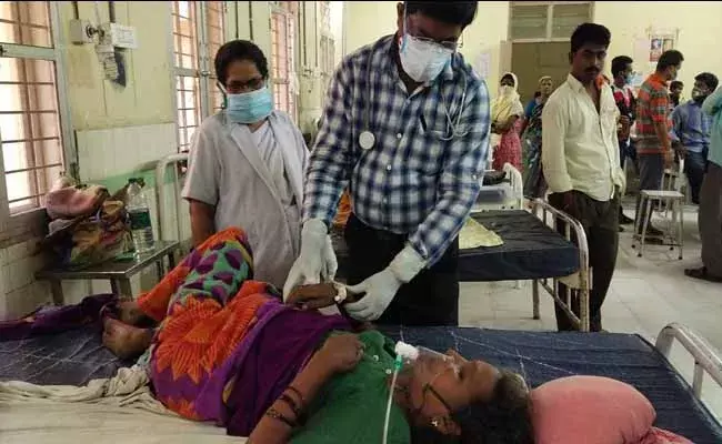 కర్నూలు జిల్లాలో ప్రబలిన అతిసార.. కలుషిత నీరు తాగి నలుగురు మృతి కర్నూలు జిల్లాలో ప్రబలిన అతిసార.. కలుషిత నీరు తాగి నలుగురు మృతి