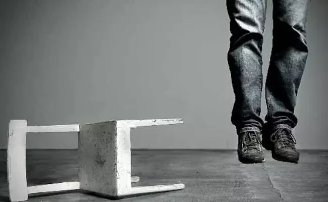 విజయవాడలో కూతురుతో కలిసి సాఫ్ట్‌వేర్‌ ఇంజినీర్‌ ఆత్మహత్య