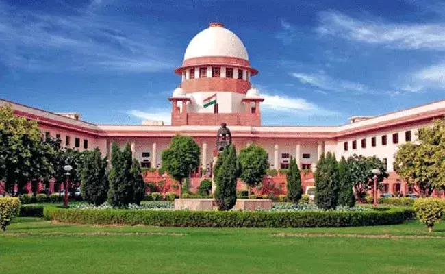 సుప్రీంకోర్టులో కరోన.. సగం మంది వ్యాధిబారిన