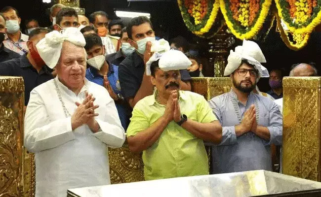 శబరిమల అయ్యప్పను దర్శించుకున్న గవర్నర్ మహ్మద్‌ఖాన్