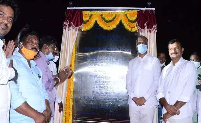 సిద్ధిపేట కోమటి చెరువుపై గ్లో గార్డెన్‌ను ప్రారంభించిన మంత్రి హరీష్ రావు..!