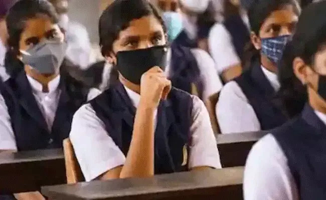 కరోనా ఎఫెక్ట్: 12 వ తరగతి పరీక్షలు వాయిదా.. 10 వ పరీక్షలు రద్దు కరోనా ఎఫెక్ట్: 12 వ తరగతి పరీక్షలు వాయిదా.. 10 వ పరీక్షలు రద్దు