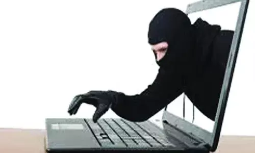 సైబర్ క్రైం.. మోసపోయిన నగరవాసి.. అకౌంట్లో రూ.1.2 లక్షలు మాయం సైబర్ క్రైం.. మోసపోయిన నగరవాసి.. అకౌంట్లో రూ.1.2 లక్షలు మాయం