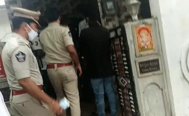 ఆరుగురిని హత్యచేసిన అప్పలరాజులో పశ్చాత్తాపం మచ్చుకైనా లేదు..  ఉరి తీయాల్సిందేనంటున్న విజయ్ బంధువులు ఆరుగురిని హత్యచేసిన అప్పలరాజులో పశ్చాత్తాపం మచ్చుకైనా లేదు..  ఉరి తీయాల్సిందేనంటున్న విజయ్ బంధువులు